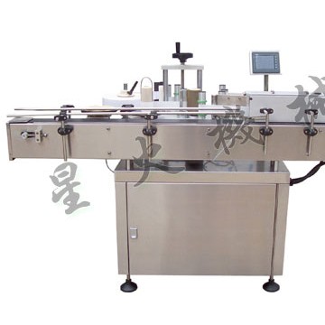 這款醬料自動貼標機自動化非常高，人稱智能型自動貼標機