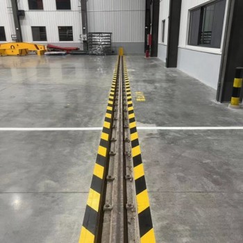 南京工廠車間黃黑斑馬線的具體標準-目賞道路劃線